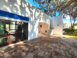 Albufeira Açoteias Villa by Homing