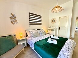 Vilamoura Brightness Villa by Homing
