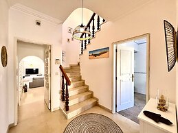 Vilamoura Brightness Villa by Homing