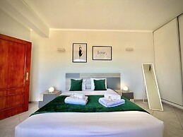 Albufeira Marina SOL With Pool by Homing