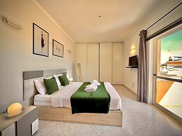 Albufeira Marina SOL With Pool by Homing