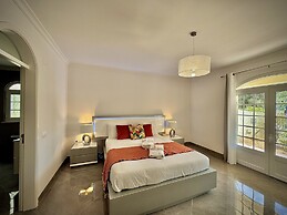 Quarteira Premium Villa by Homing
