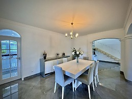 Quarteira Premium Villa by Homing