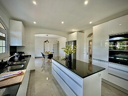 Quarteira Premium Villa by Homing