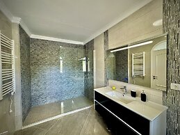 Quarteira Premium Villa by Homing