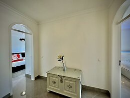 Quarteira Premium Villa by Homing