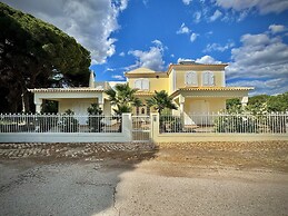 Quarteira Premium Villa by Homing