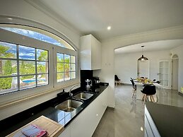 Quarteira Premium Villa by Homing