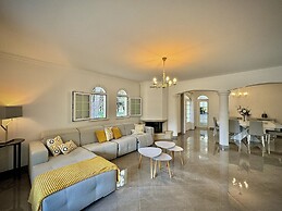 Quarteira Premium Villa by Homing