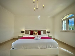 Quarteira Premium Villa by Homing