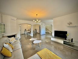 Quarteira Premium Villa by Homing