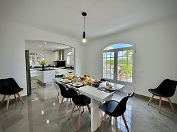 Quarteira Premium Villa by Homing
