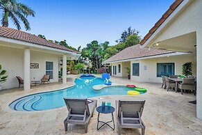 The Grand Luxe 8BR Villa w Pool and Basketball