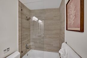 The Grand Luxe 8BR Villa w Pool and Basketball