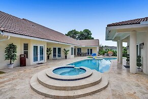 The Grand Luxe 8BR Villa w Pool and Basketball