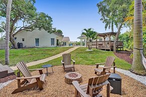 The Grand Luxe 8BR Villa w Pool and Basketball