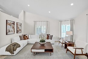 The Grand Luxe 8BR Villa w Pool and Basketball