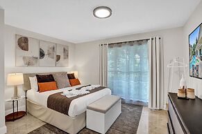 The Grand Luxe 8BR Villa w Pool and Basketball