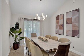 The Grand Luxe 8BR Villa w Pool and Basketball