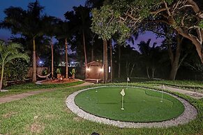 The Grand Luxe 8BR Villa w Pool and Basketball