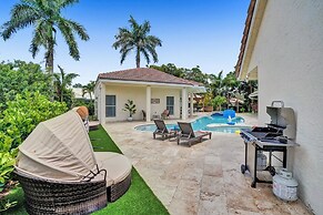 The Grand Luxe 8BR Villa w Pool and Basketball