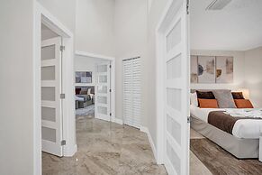 The Grand Luxe 8BR Villa w Pool and Basketball