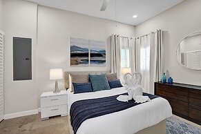 The Grand Luxe 8BR Villa w Pool and Basketball