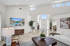 The Grand Luxe 8BR Villa w Pool and Basketball