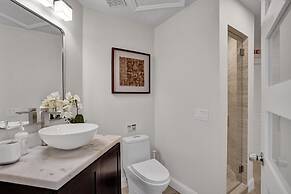 The Grand Luxe 8BR Villa w Pool and Basketball