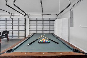 The Grand Luxe 8BR Villa w Pool and Basketball