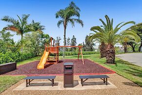 The Grand Luxe 8BR Villa w Pool and Basketball