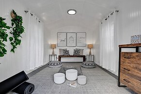 The Grand Luxe 8BR Villa w Pool and Basketball