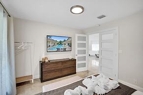 The Grand Luxe 8BR Villa w Pool and Basketball