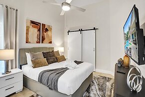 The Grand Luxe 8BR Villa w Pool and Basketball