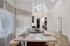 The Grand Luxe 8BR Villa w Pool and Basketball