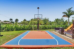 The Grand Luxe 8BR Villa w Pool and Basketball