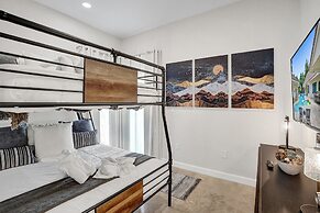 The Grand Luxe 8BR Villa w Pool and Basketball