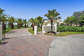 The Grand Luxe 8BR Villa w Pool and Basketball