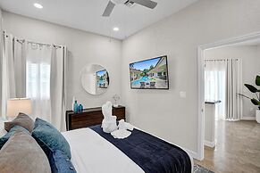 The Grand Luxe 8BR Villa w Pool and Basketball