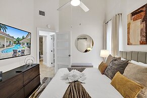 The Grand Luxe 8BR Villa w Pool and Basketball