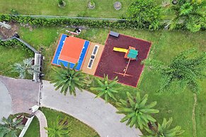 The Grand Luxe 8BR Villa w Pool and Basketball