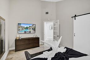 The Grand Luxe 8BR Villa w Pool and Basketball