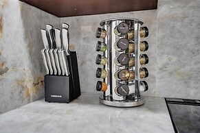 The Grand Luxe 8BR Villa w Pool and Basketball