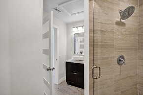 The Grand Luxe 8BR Villa w Pool and Basketball