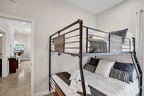 The Grand Luxe 8BR Villa w Pool and Basketball