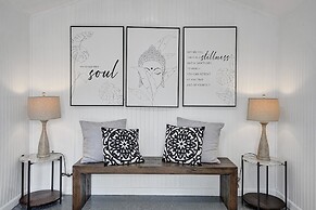 The Grand Luxe 8BR Villa w Pool and Basketball