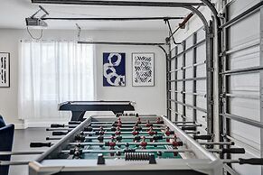 The Grand Luxe 8BR Villa w Pool and Basketball