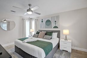 The Grand Luxe 8BR Villa w Pool and Basketball