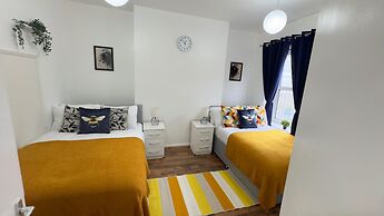 1-bed Apartment, Sleeps 6, in the City Center