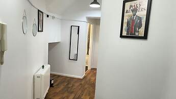 1-bed Apartment, Sleeps 6, in the City Center